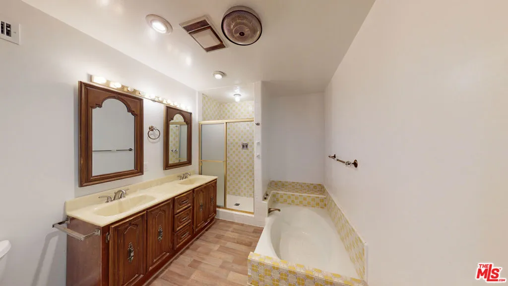 525 N Rexford Drive, Beverly Hills, California 90210 home-pic-27